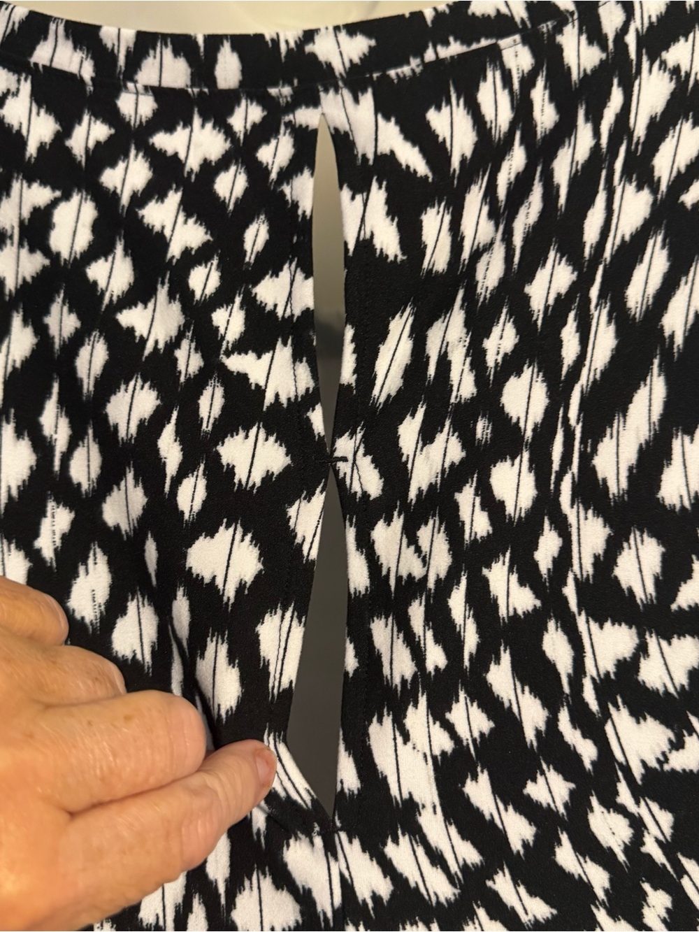LANE BRYANT   Black/White Sleeveless Top Back Keyhole Detail PLUS: 22/24   #10 - Picture 6 of 9